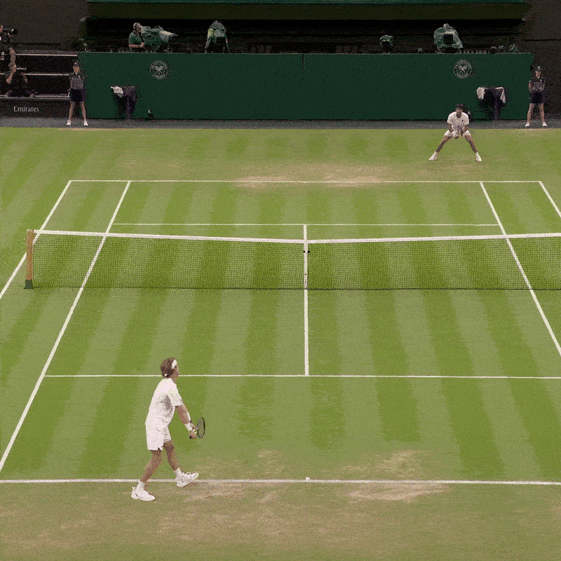 Iga Swiatek and Danielle Collins at Wimbledon
